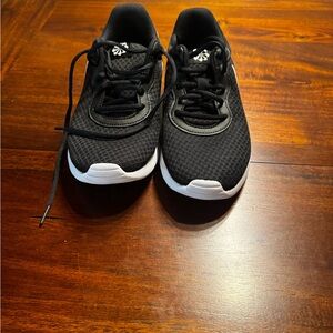 New - Women’s NIKE Tanjun - size 7.5